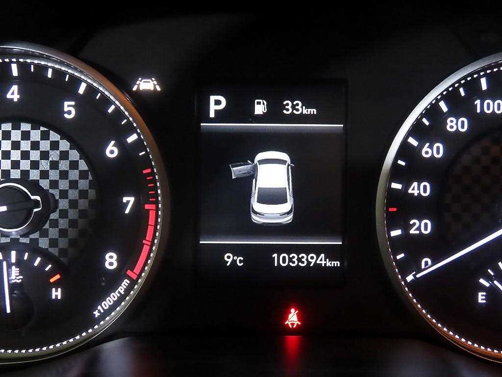 HYUNDAI Avante - Vista 9