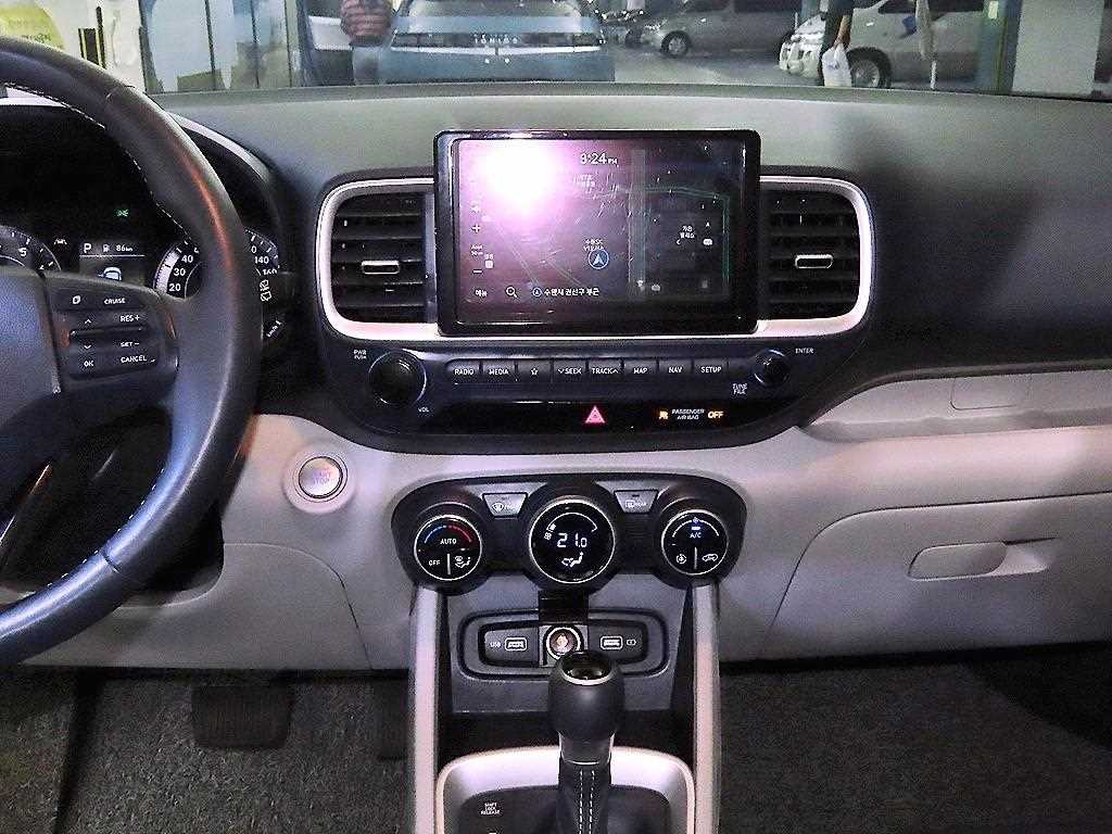 HYUNDAI Venue - Vista 11