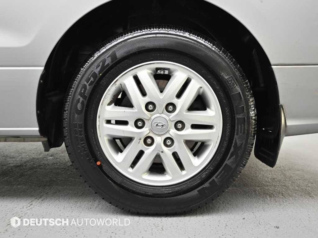 HYUNDAI Starex - Vista 5