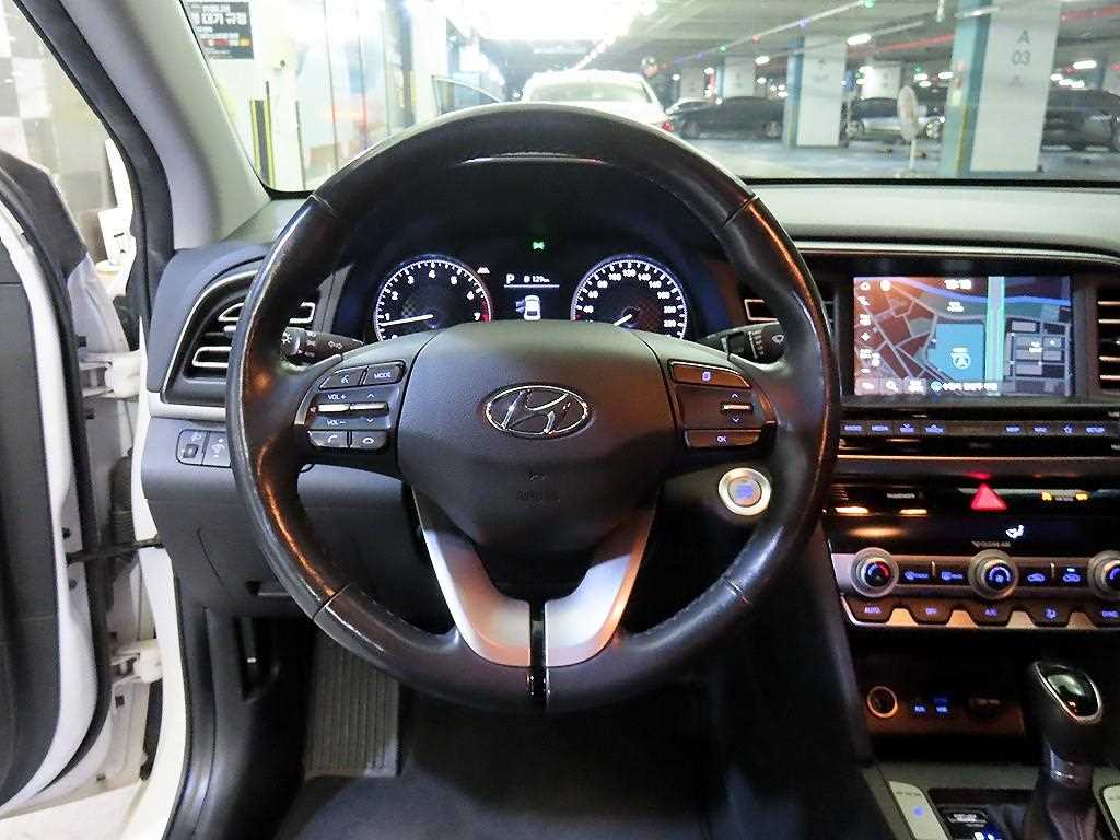 HYUNDAI Avante - Vista 8