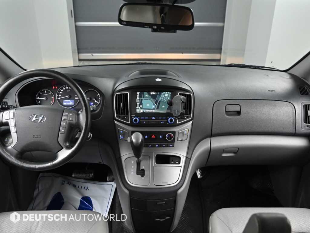 HYUNDAI Starex - Vista 7