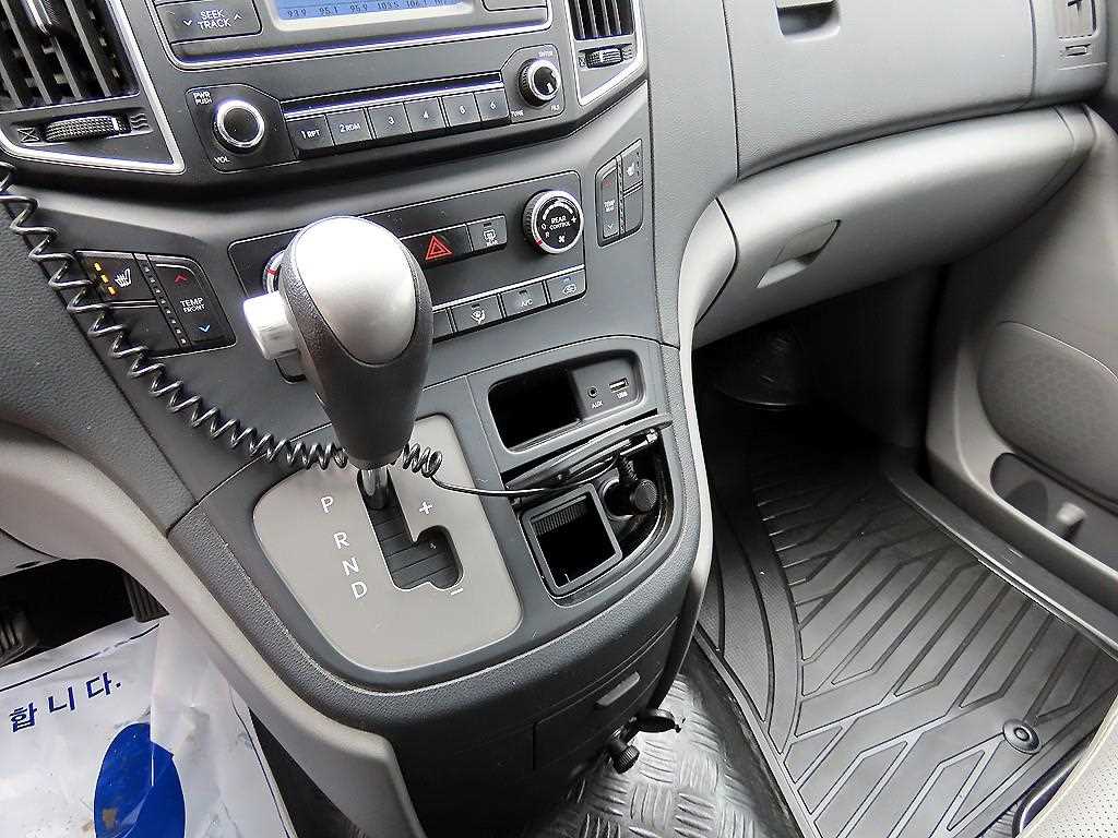 HYUNDAI Starex - Vista 11