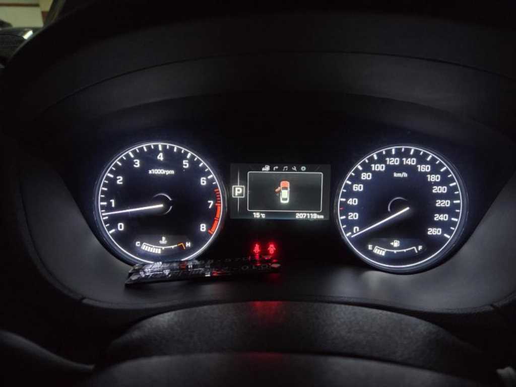 HYUNDAI Genesis - Vista 3