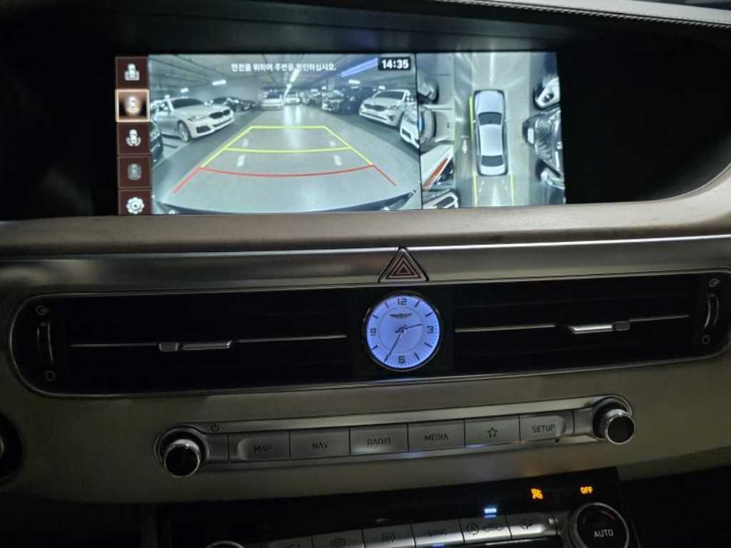 Genesis G90 - Vista 10