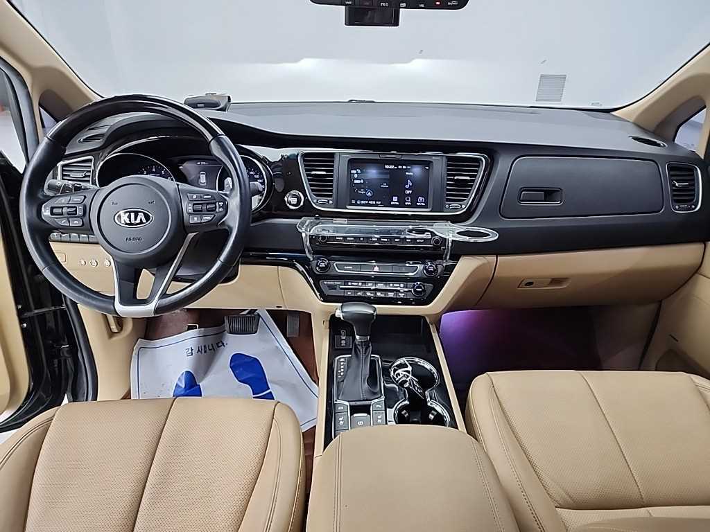 KIA Carnival - Vista 7