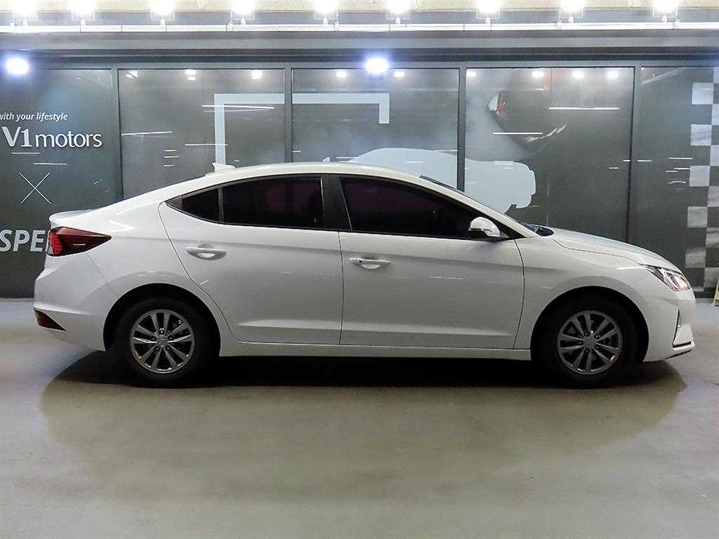HYUNDAI Avante - Vista 3