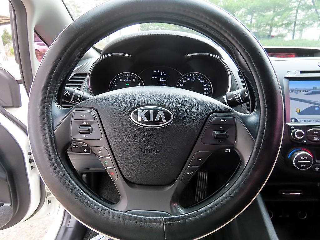 KIA K3 - Vista 8