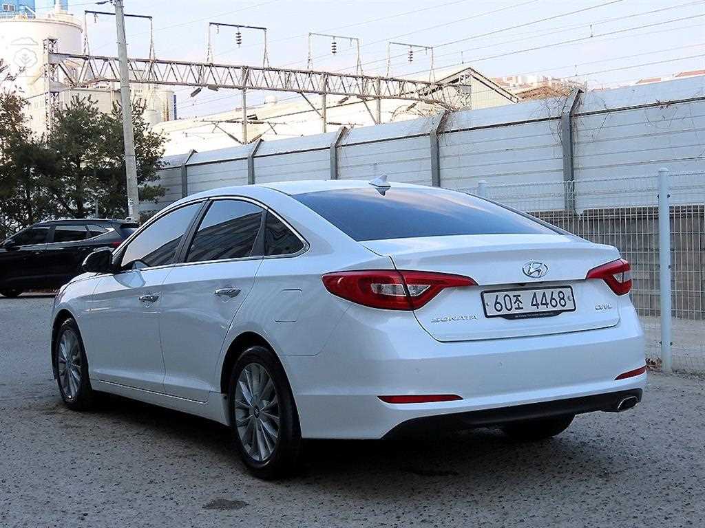 HYUNDAI Sonata - Vista 3