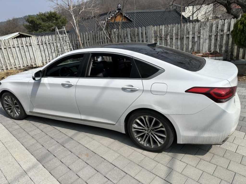 HYUNDAI Genesis - Vista 2
