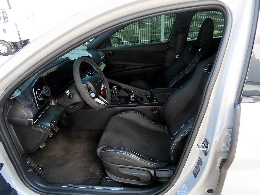 HYUNDAI Avante - Vista 5