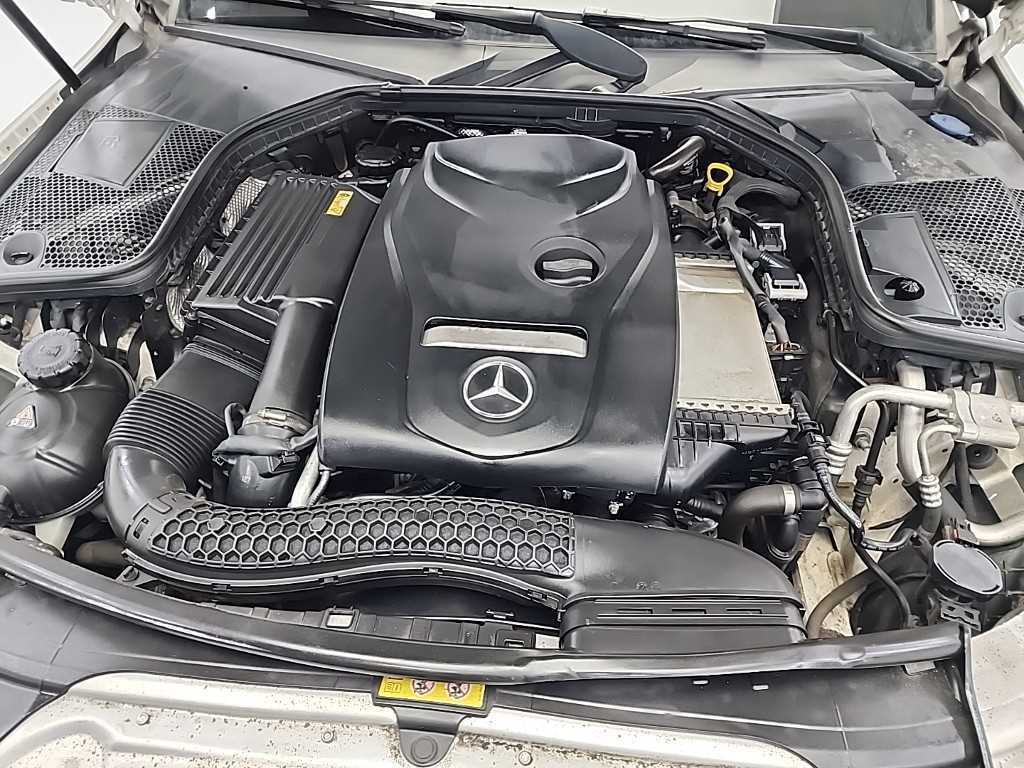 Mercedes Benz C Class - Vista 5