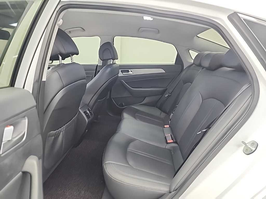 HYUNDAI Sonata - Vista 12