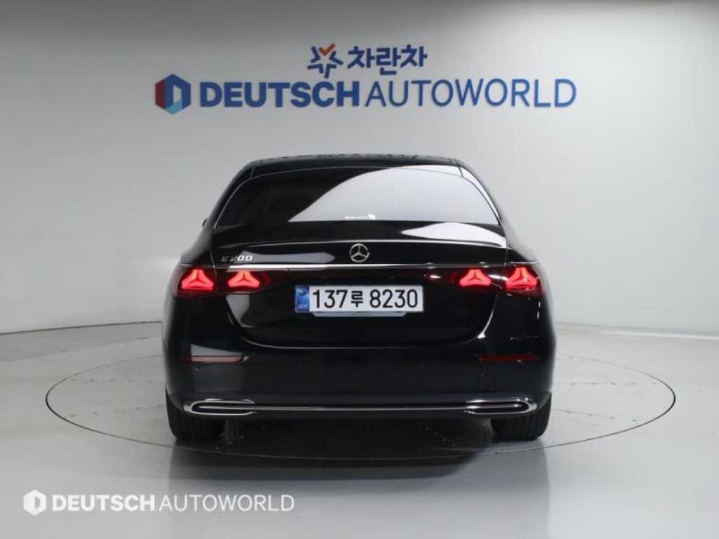 Mercedes Benz E class - Vista 4