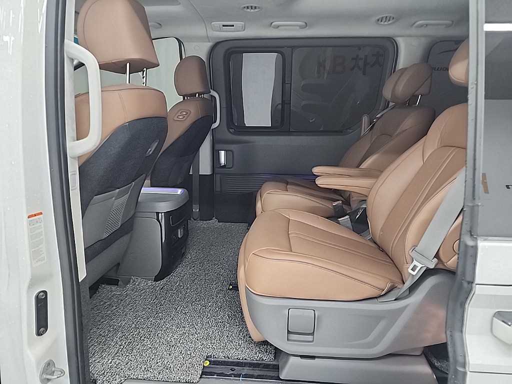 HYUNDAI Staria - Vista 12