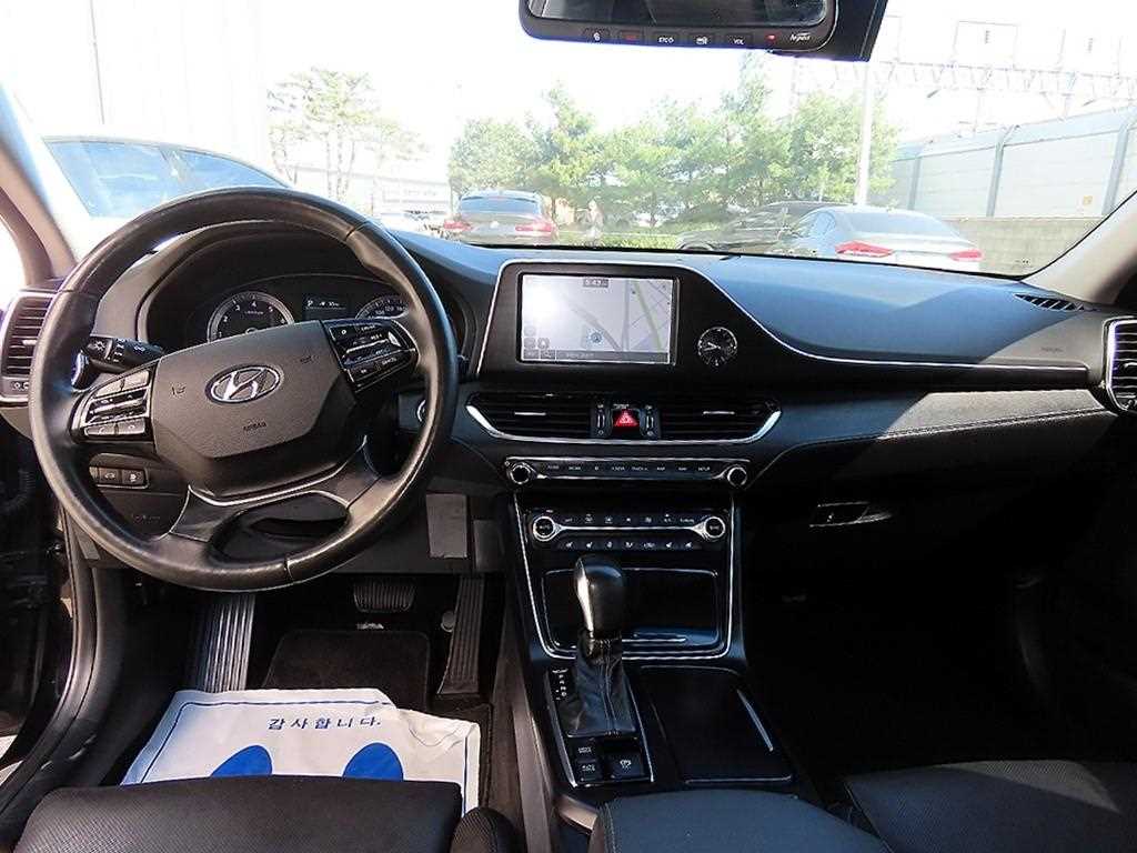 HYUNDAI Grandeur - Vista 7
