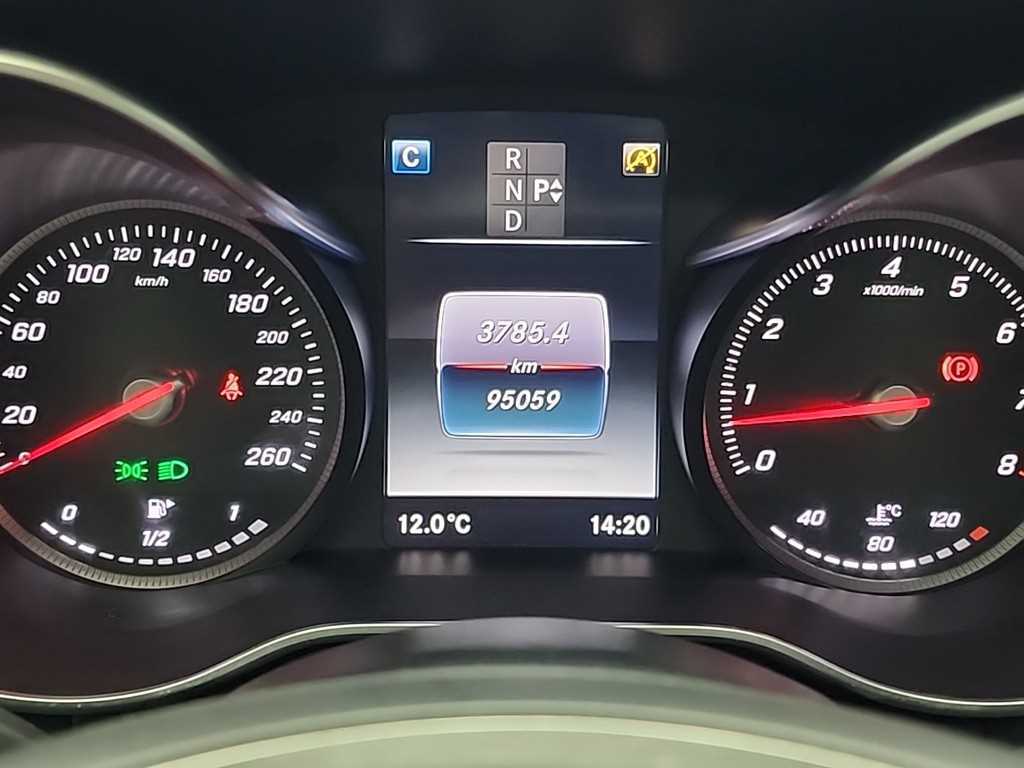 Mercedes Benz C Class - Vista 6