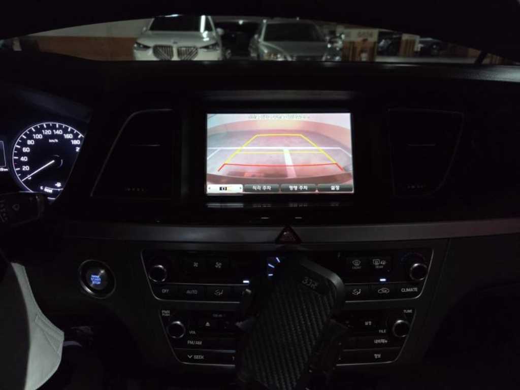 HYUNDAI Genesis - Vista 7