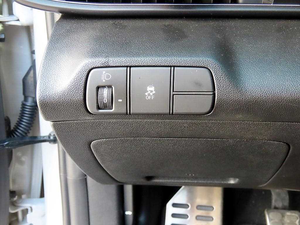 HYUNDAI Avante - Vista 12