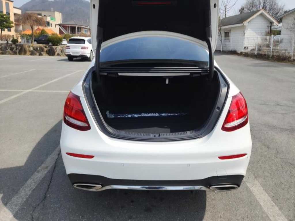 Mercedes Benz E class - Vista 5