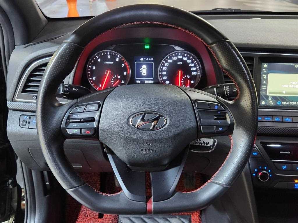 HYUNDAI Avante - Vista 8