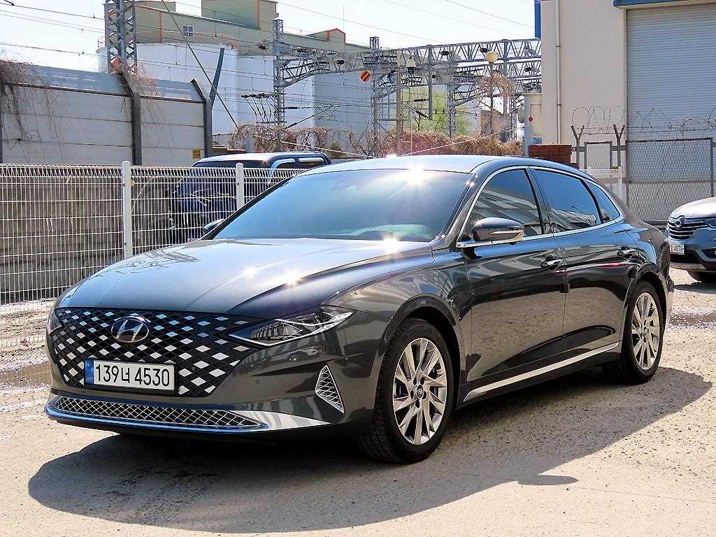 HYUNDAI Grandeur - Vista 2