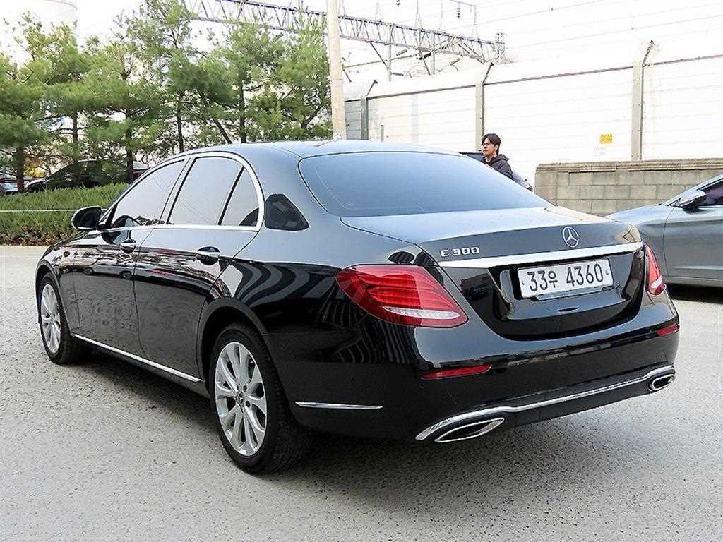Mercedes Benz E class - Vista 3