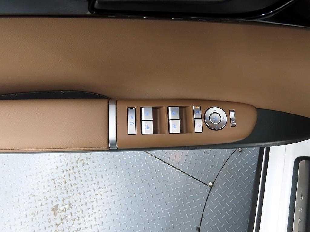 HYUNDAI Grandeur - Vista 11