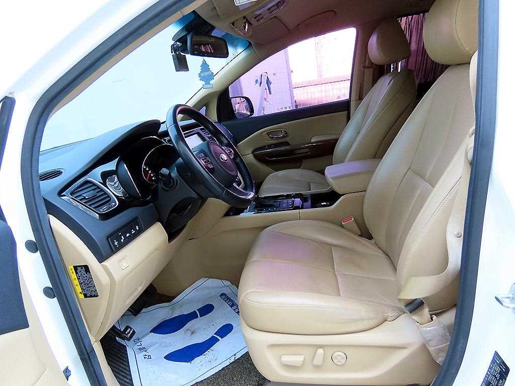 KIA Carnival - Vista 5