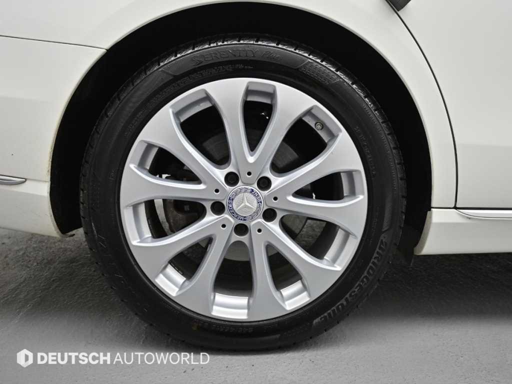 Mercedes Benz E class - Vista 5