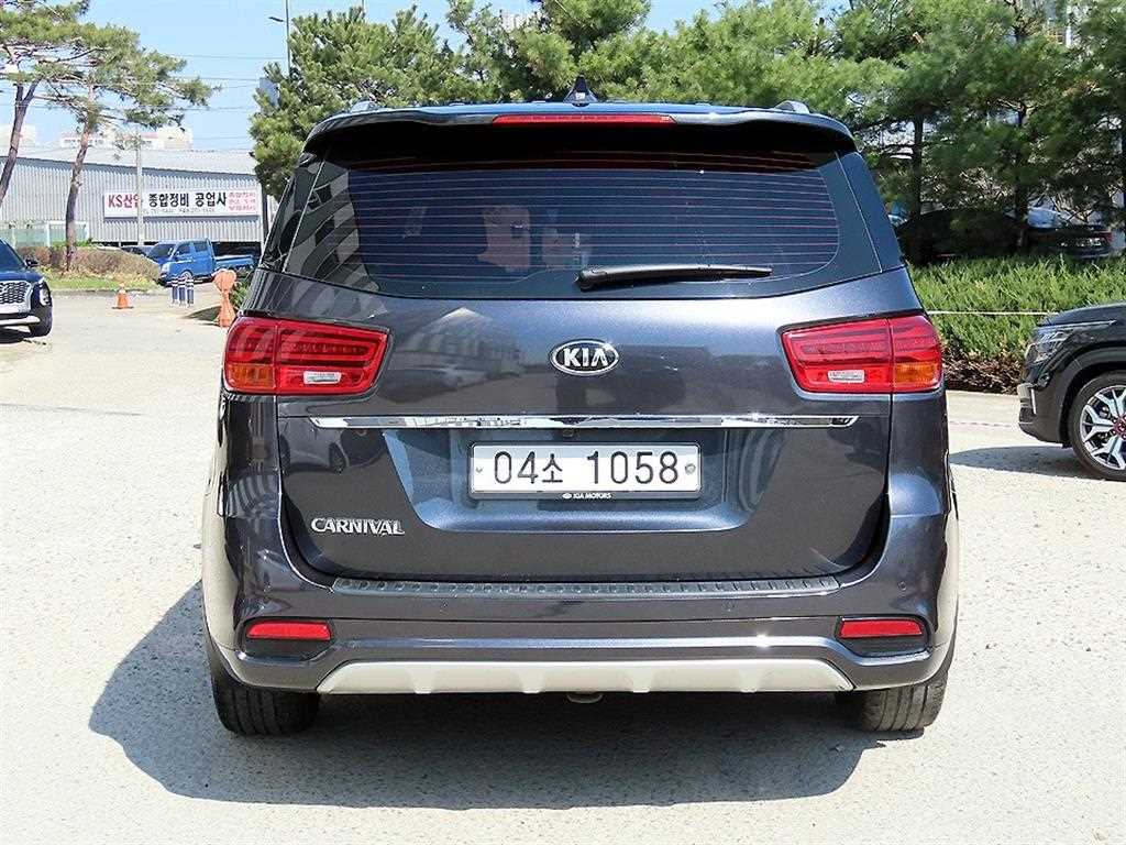 KIA Carnival - Vista 4