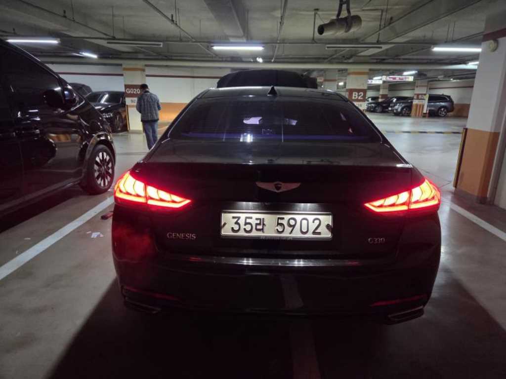 HYUNDAI Genesis - Vista 2