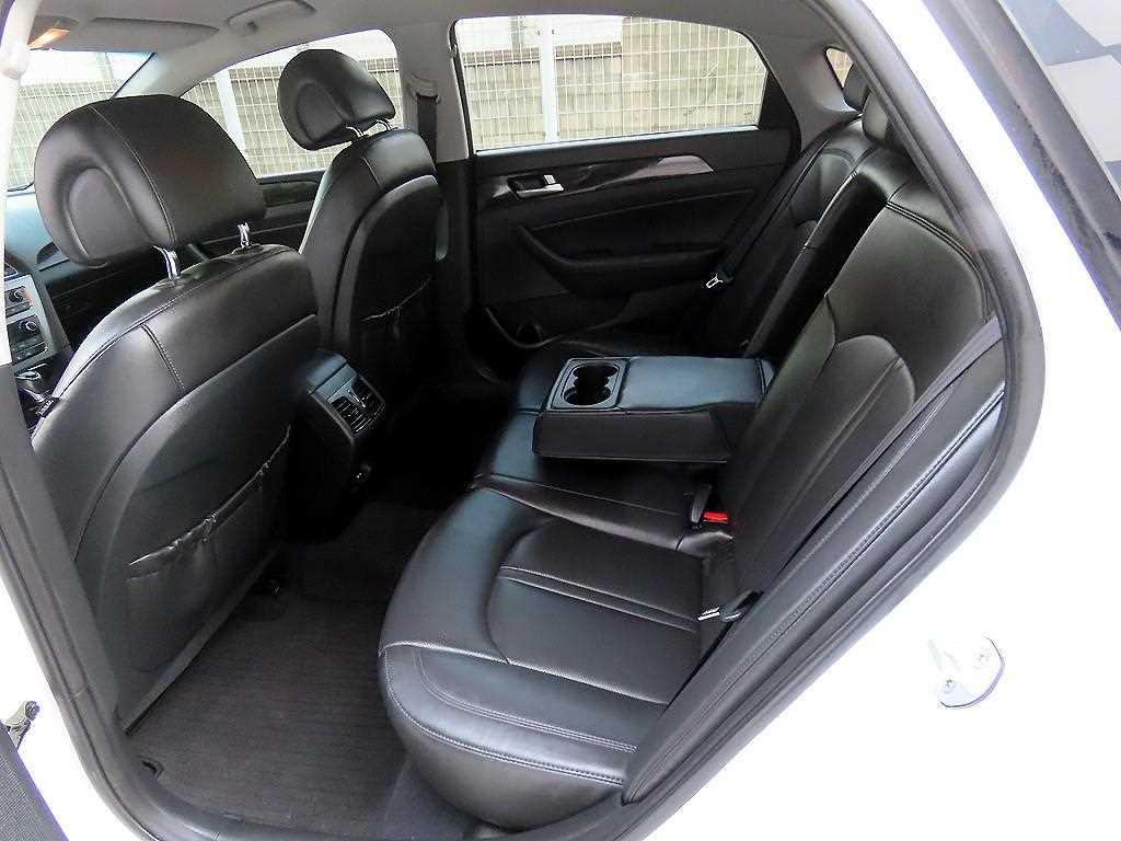 HYUNDAI Sonata - Vista 6