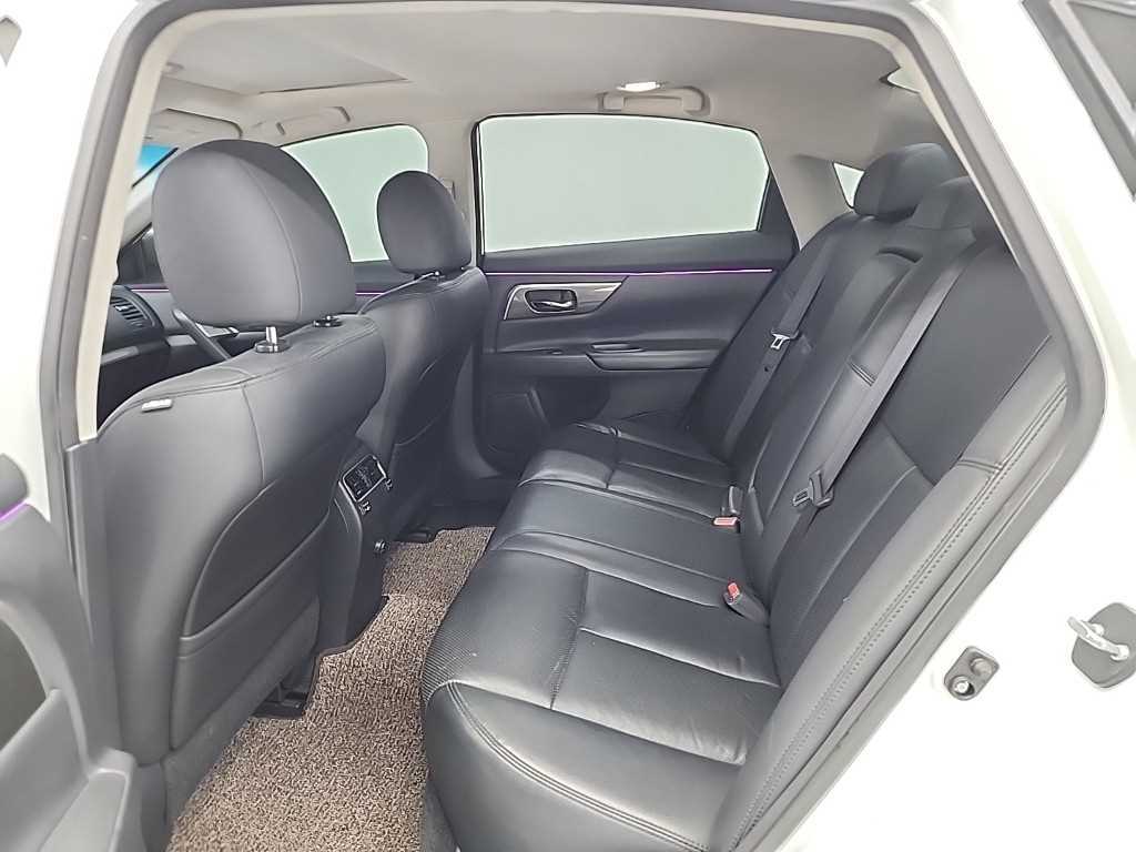 Nissan Altima - Vista 12