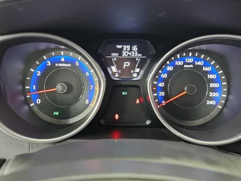 HYUNDAI Avante - Vista 7