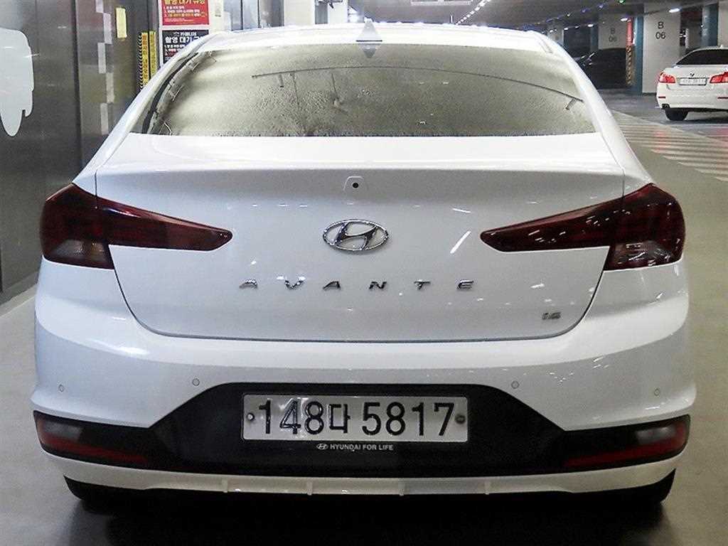 HYUNDAI Avante - Vista 5