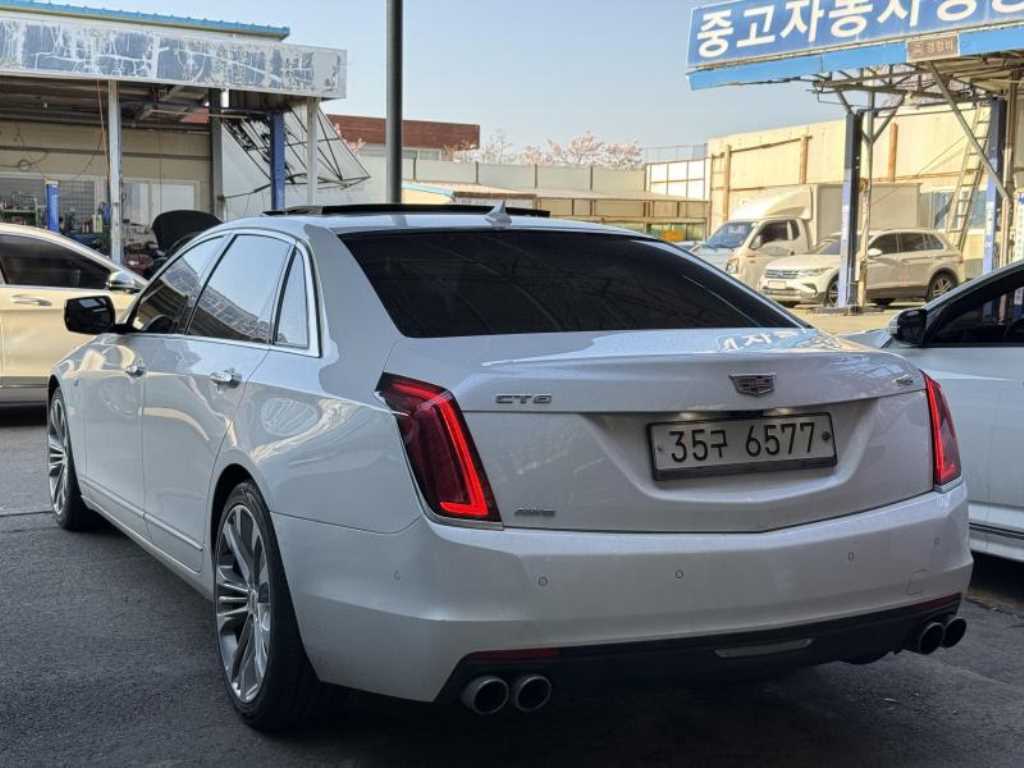 Cadillac CT6 - Vista 5