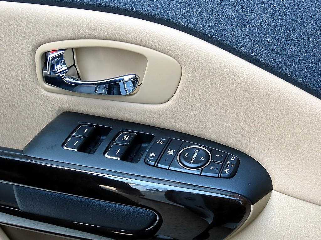 KIA Carnival - Vista 11