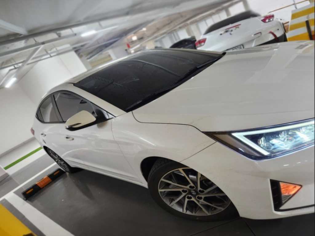 HYUNDAI Avante - Vista 3