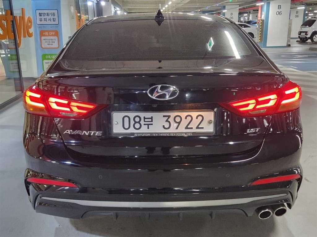 HYUNDAI Avante - Vista 5