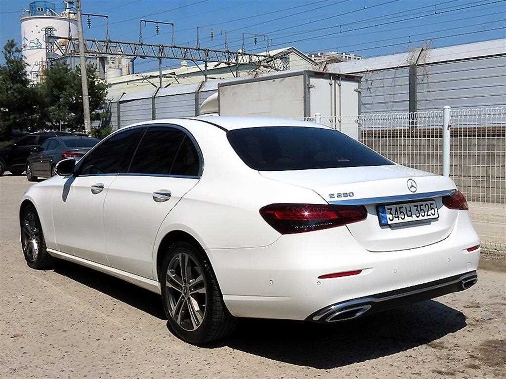 Mercedes Benz E class - Vista 3