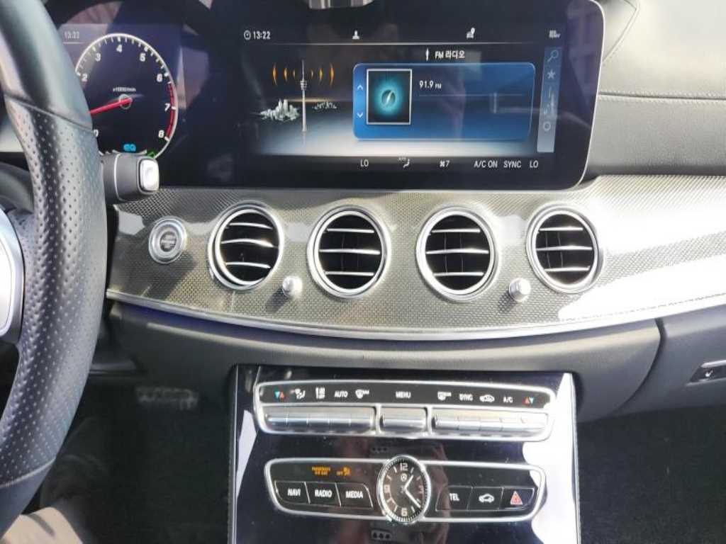 Mercedes Benz E class - Vista 8