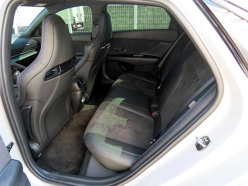 HYUNDAI Avante - Vista 6