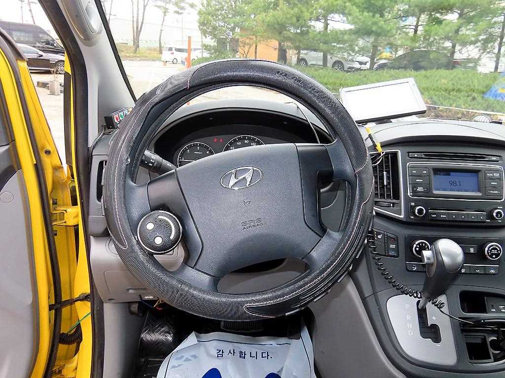 HYUNDAI Starex - Vista 9