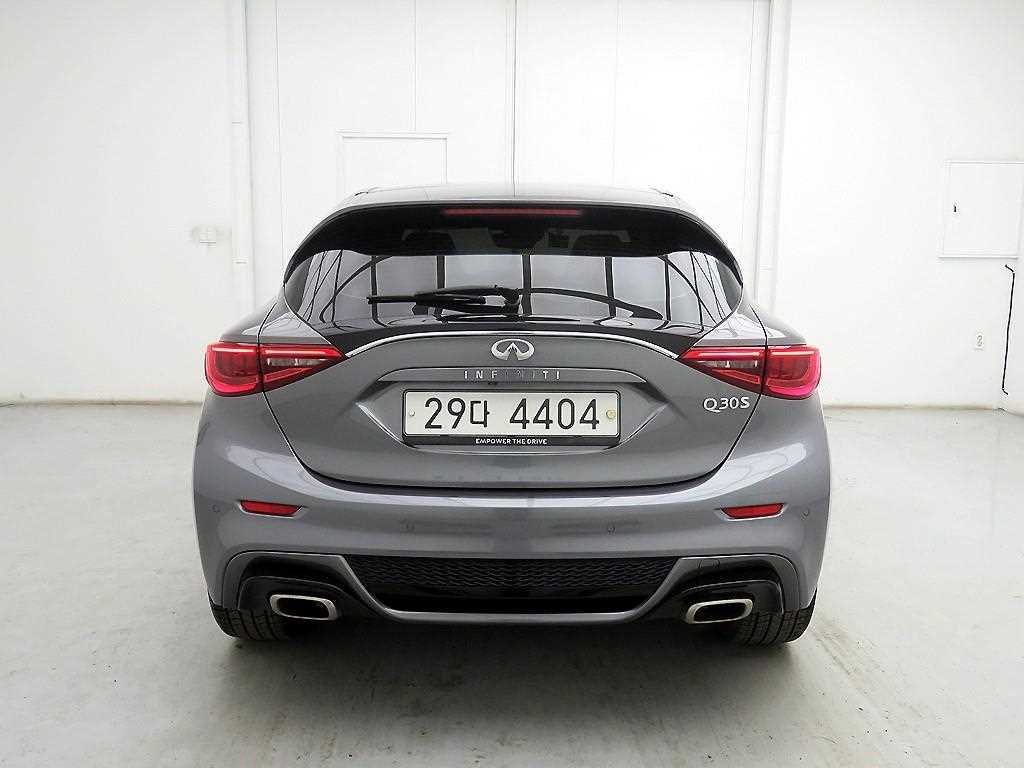 Infiniti Q - Vista 3