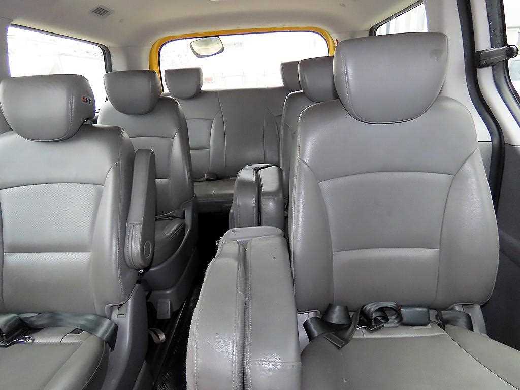 HYUNDAI Starex - Vista 7