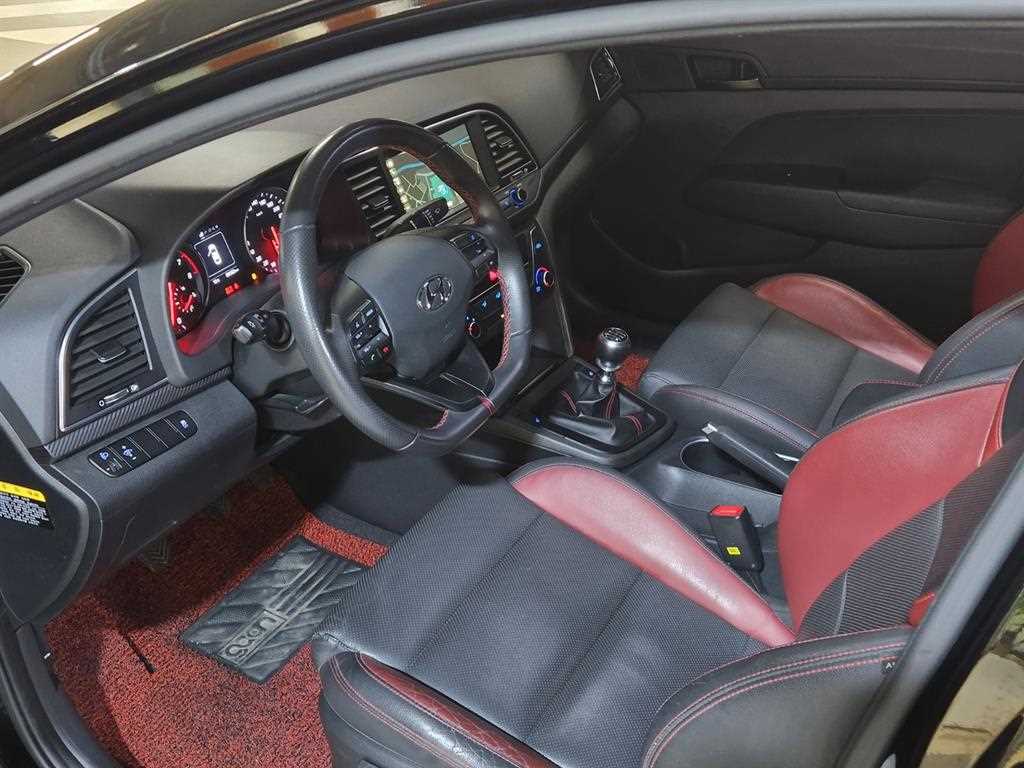 HYUNDAI Avante - Vista 9