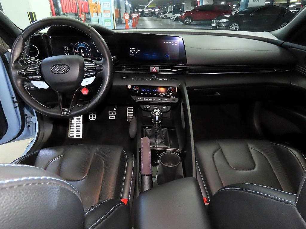 HYUNDAI Avante - Vista 10