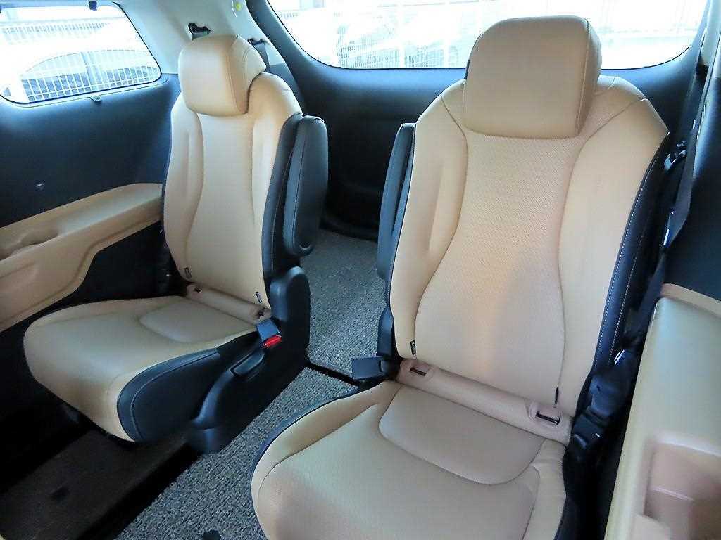 KIA Carnival - Vista 7