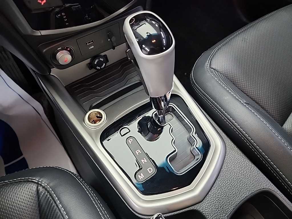 Ssangyong Tivoli - Vista 8