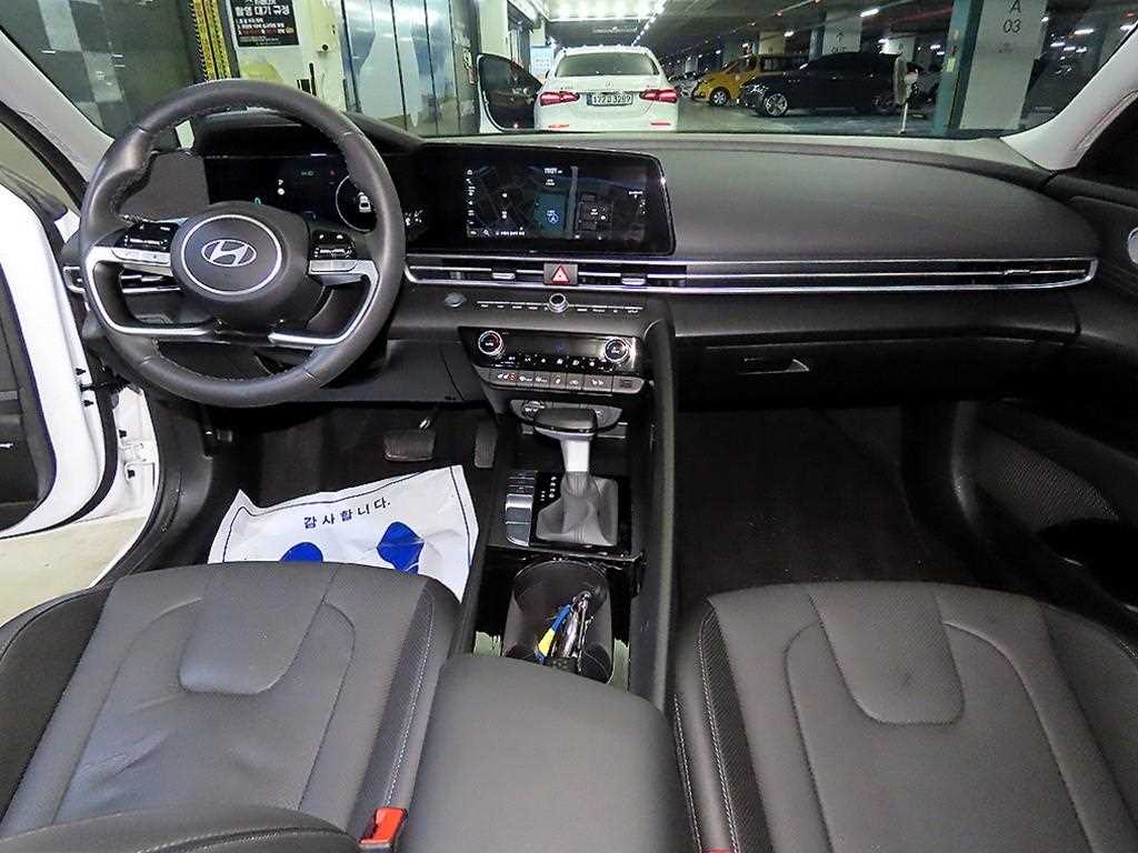 HYUNDAI Avante - Vista 10